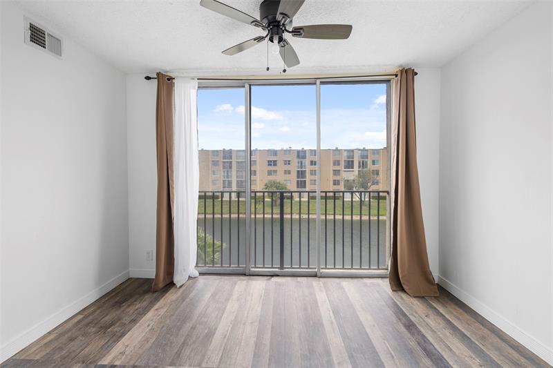 Image 15 of 30 For 7760 50th St  305