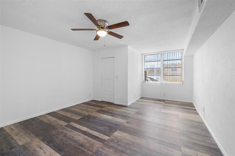 Image 3 of 30 For 7760 50th St  305