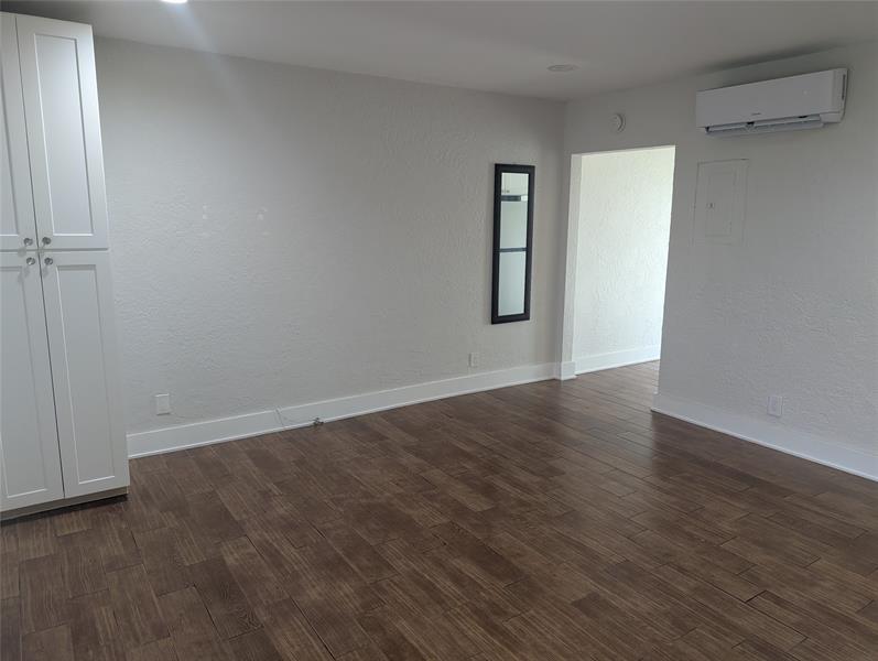 Image 4 of 23 For 3221 9th St  2