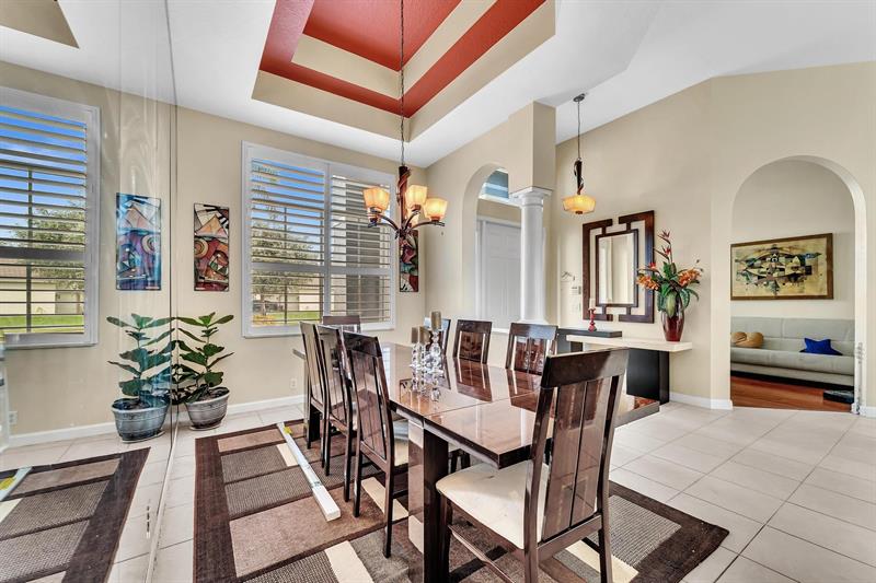 Image 11 of 46 For 755 River Bend Cir