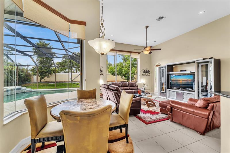 Image 12 of 46 For 755 River Bend Cir