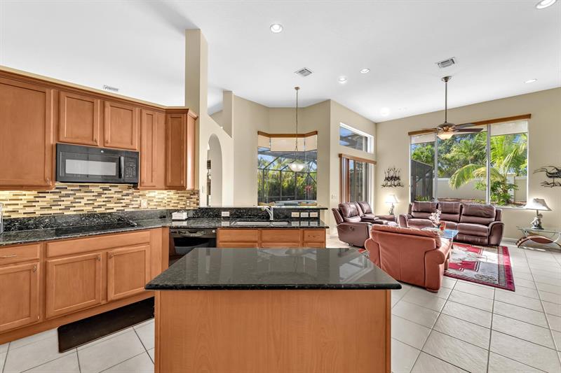 Image 13 of 46 For 755 River Bend Cir