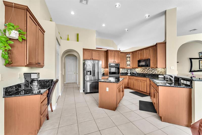 Image 14 of 46 For 755 River Bend Cir