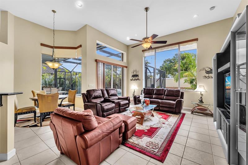 Image 15 of 46 For 755 River Bend Cir