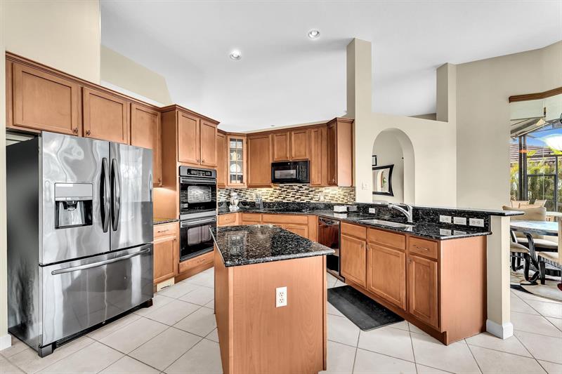 Image 16 of 46 For 755 River Bend Cir