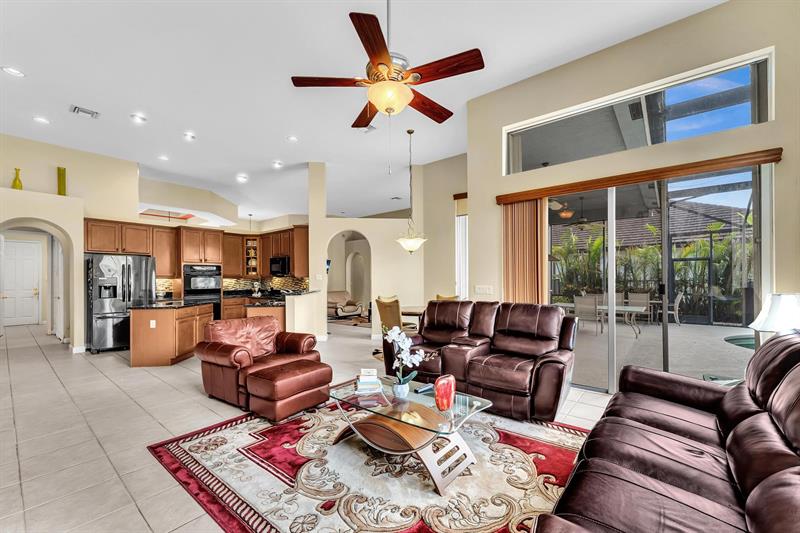 Image 17 of 46 For 755 River Bend Cir