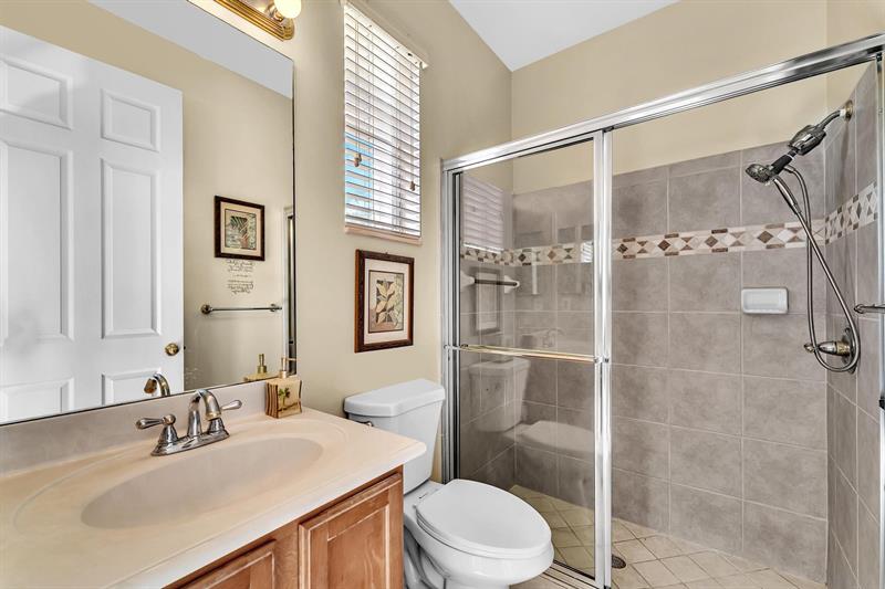 Image 19 of 46 For 755 River Bend Cir