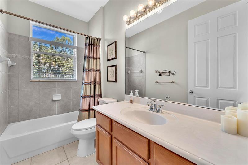 Image 21 of 46 For 755 River Bend Cir