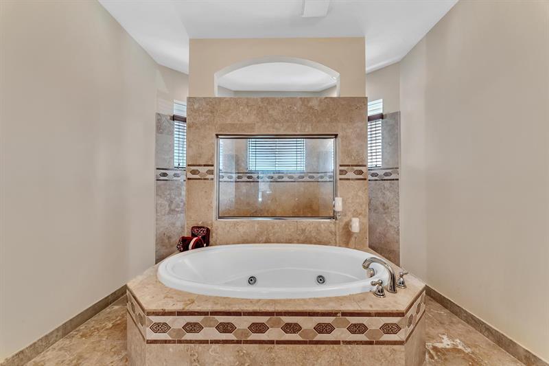 Image 27 of 46 For 755 River Bend Cir