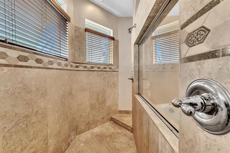 Image 28 of 46 For 755 River Bend Cir