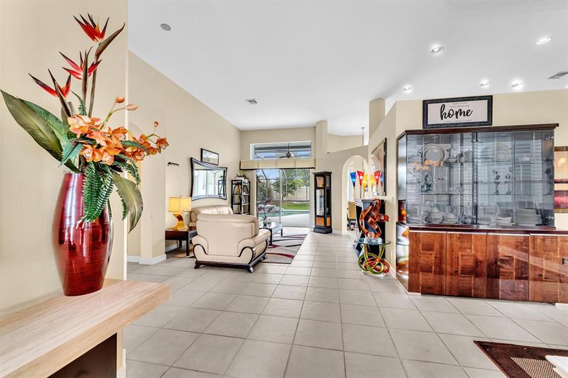 Image 8 of 46 For 755 River Bend Cir