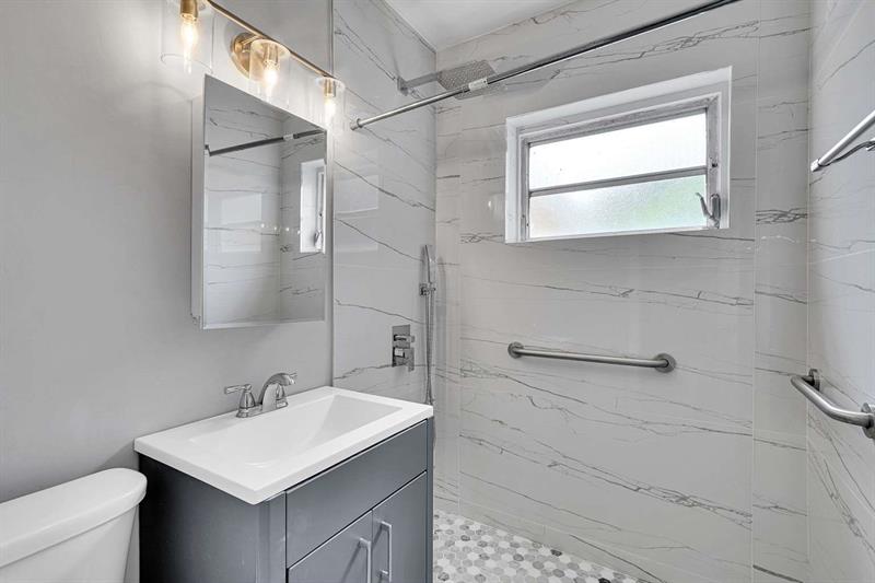 Image 11 of 25 For 415 Flagami Blvd