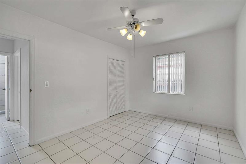 Image 12 of 25 For 415 Flagami Blvd