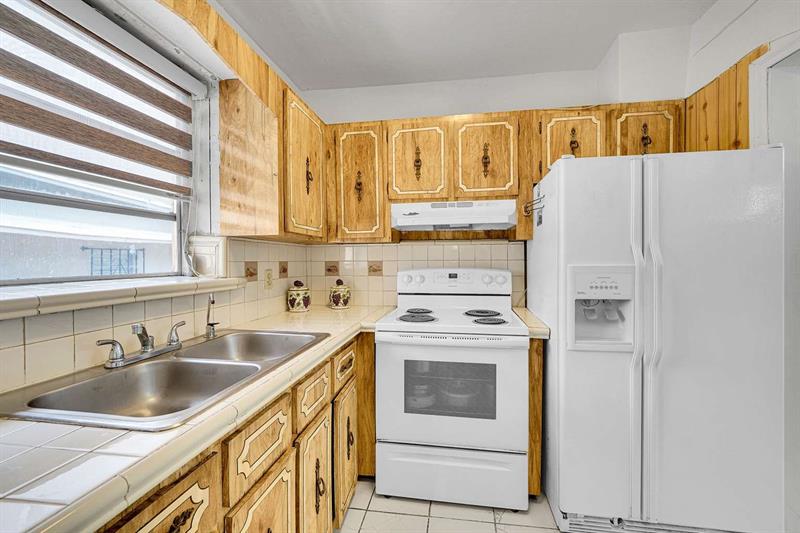 Image 15 of 25 For 415 Flagami Blvd