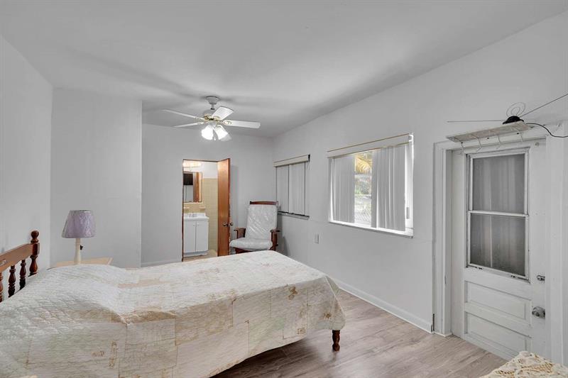 Image 17 of 25 For 415 Flagami Blvd