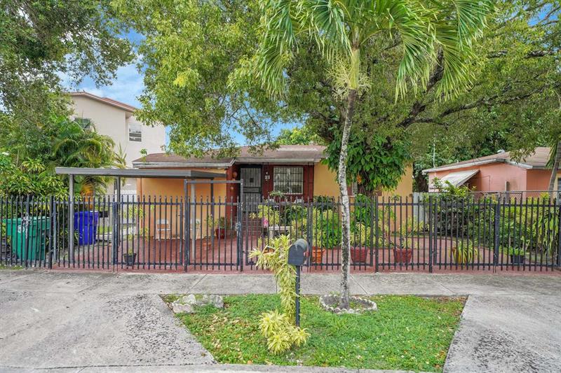 Image 2 of 25 For 415 Flagami Blvd