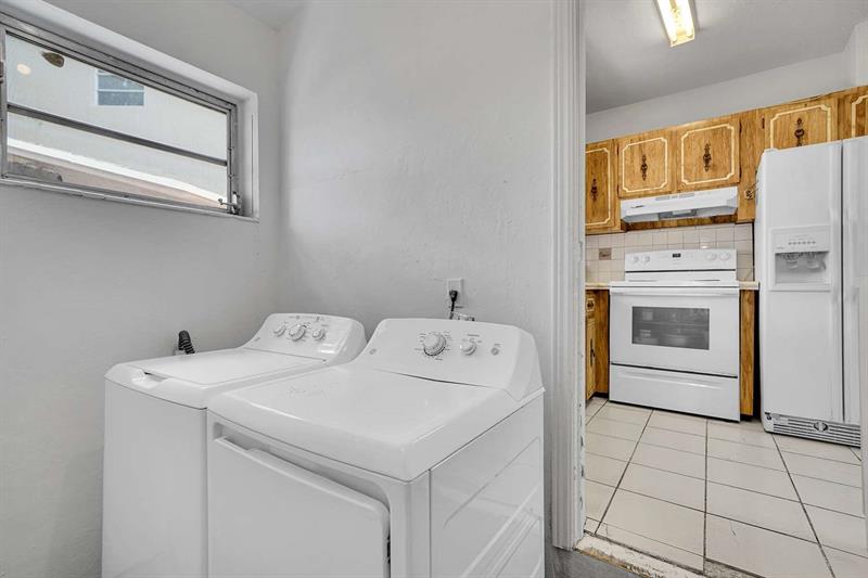 Image 22 of 25 For 415 Flagami Blvd
