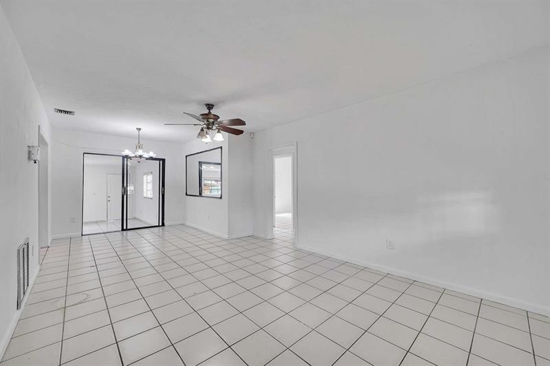 Image 6 of 25 For 415 Flagami Blvd