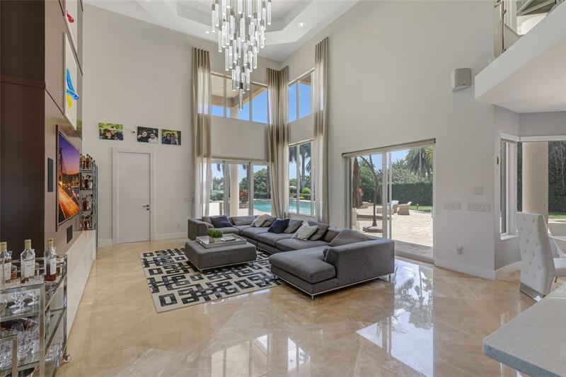 Image 13 of 65 For 10792 Pine Lodge Trl