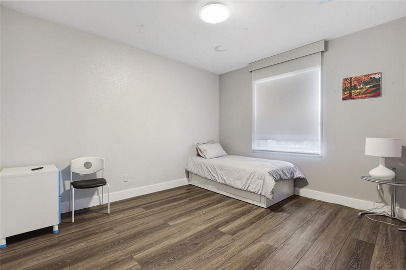 Image 17 of 65 For 10792 Pine Lodge Trl