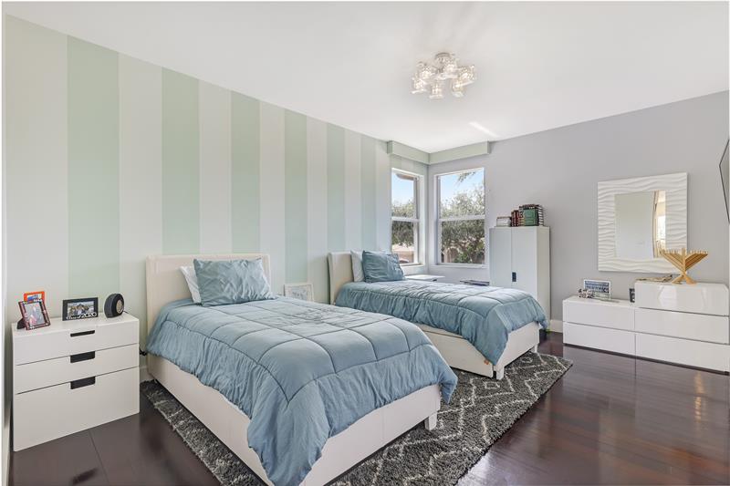 Image 34 of 65 For 10792 Pine Lodge Trl