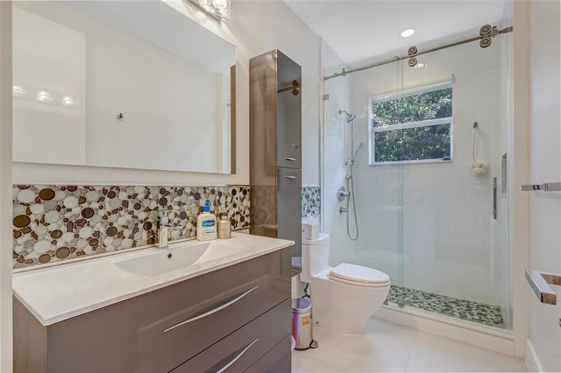 Image 38 of 65 For 10792 Pine Lodge Trl