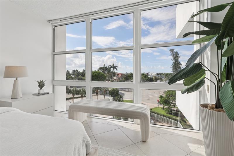 Image 15 of 48 For 2701 Ocean Blvd  4c