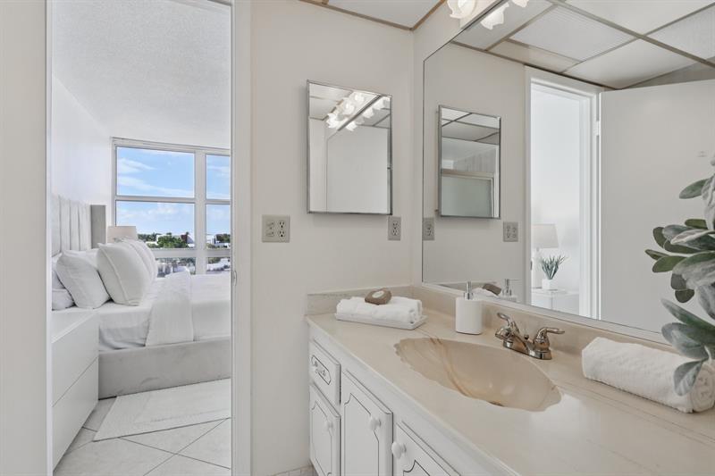 Image 22 of 48 For 2701 Ocean Blvd  4c