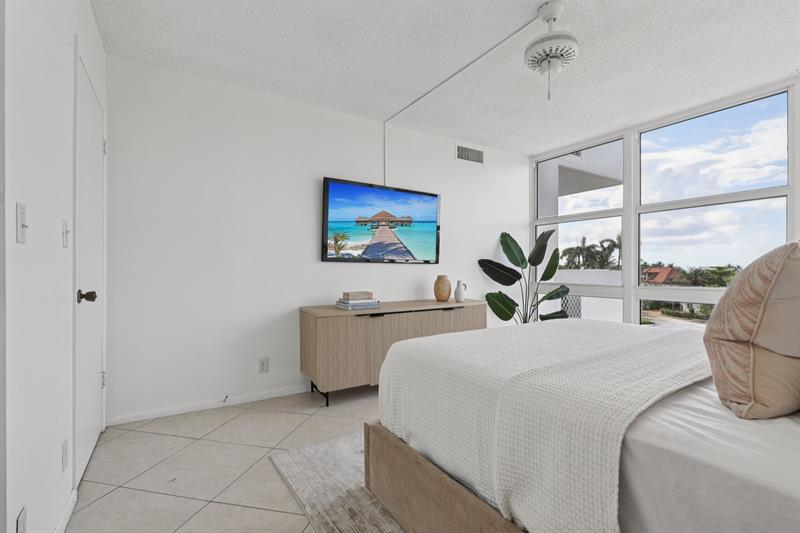 Image 27 of 48 For 2701 Ocean Blvd  4c
