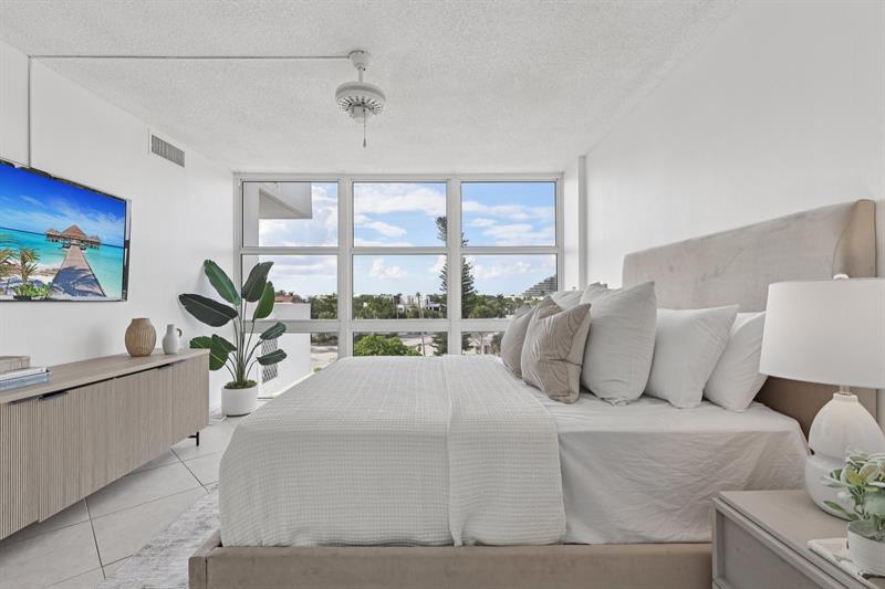 Image 28 of 48 For 2701 Ocean Blvd  4c