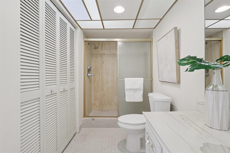 Image 29 of 48 For 2701 Ocean Blvd  4c