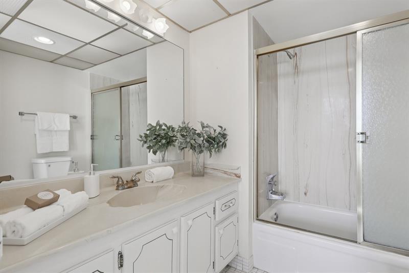 Image 6 of 48 For 2701 Ocean Blvd  4c