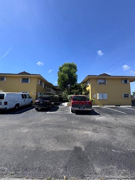 Details for 890 39th St  8, Oakland Park, FL 33309