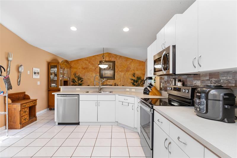 Image 19 of 65 For 9910 53rd Ct