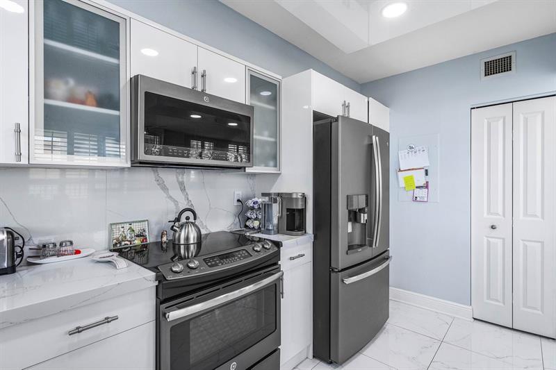 Image 21 of 62 For 610 Las Olas Blvd  517