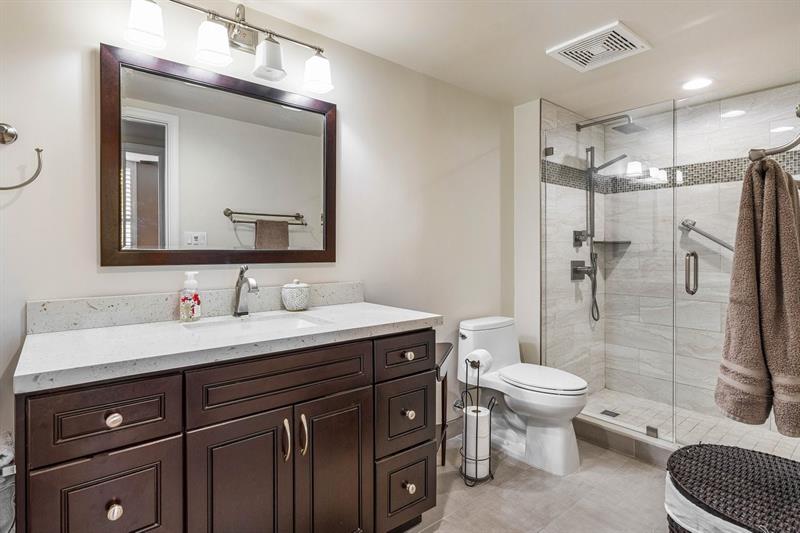 Image 28 of 62 For 610 Las Olas Blvd  517