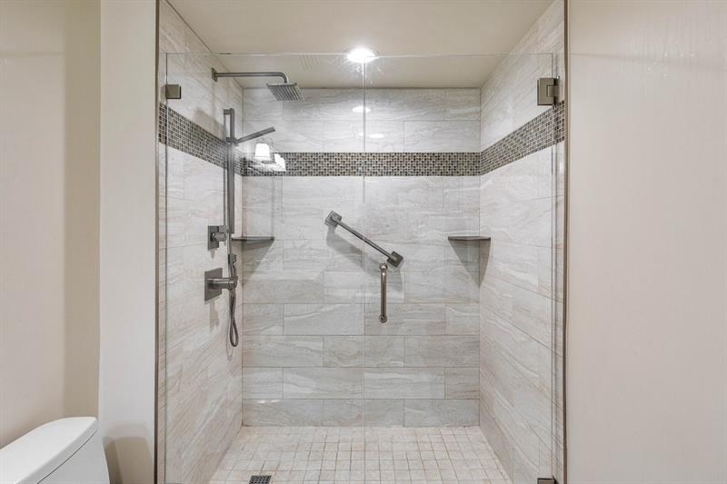 Image 30 of 62 For 610 Las Olas Blvd  517