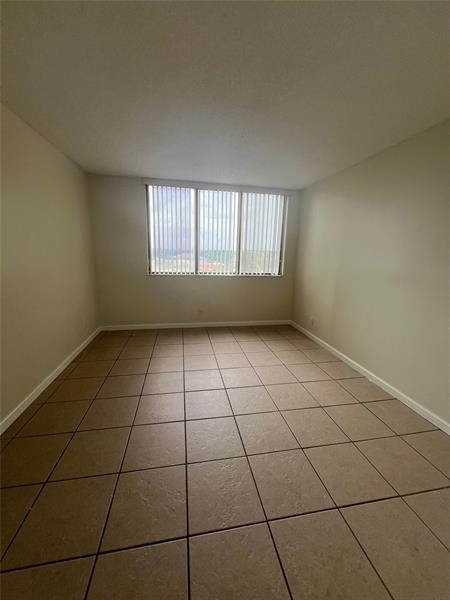 Image 12 of 24 For 4222 Inverrary Blvd  4715
