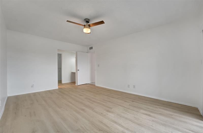 Image 11 of 28 For 6289 Lear Dr  403