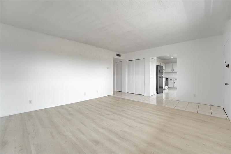 Image 6 of 28 For 6289 Lear Dr  403