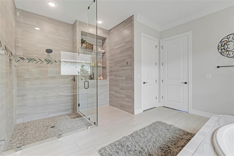 Image 18 of 51 For 9682 Captiva Cir