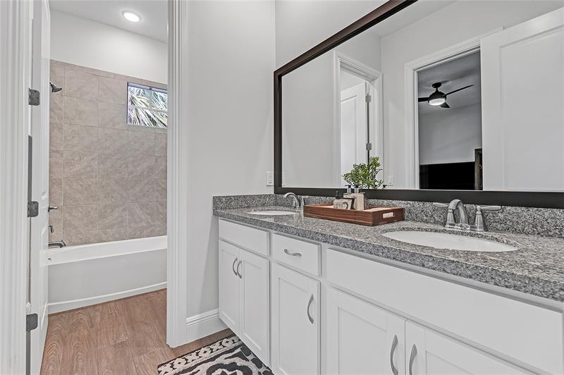 Image 22 of 51 For 9682 Captiva Cir