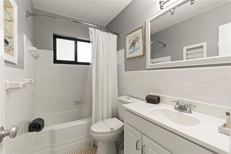 Image 20 of 35 For 2829 17th Ave