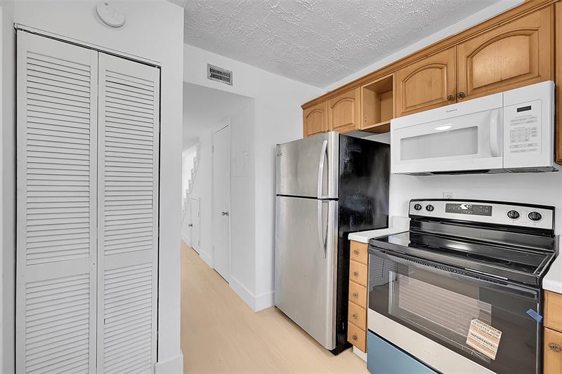 Image 10 of 22 For 4122 61st Ave  8