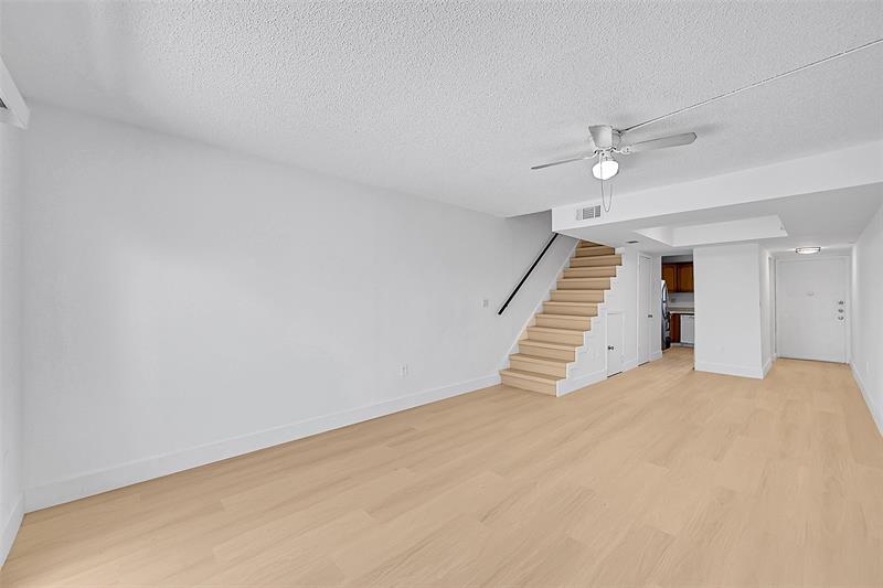 Image 5 of 22 For 4122 61st Ave  8