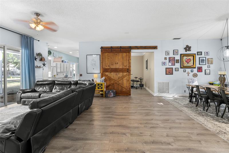 Image 12 of 37 For 5012 45th Ave