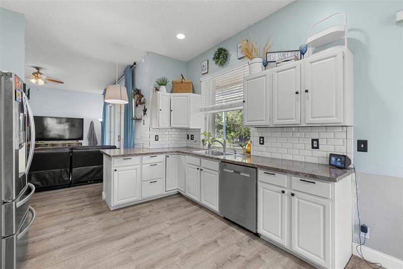 Image 16 of 37 For 5012 45th Ave