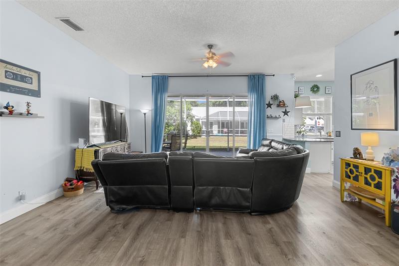 Image 9 of 37 For 5012 45th Ave
