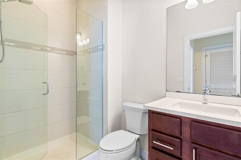 Image 18 of 36 For 4401 Large Leaf Ln