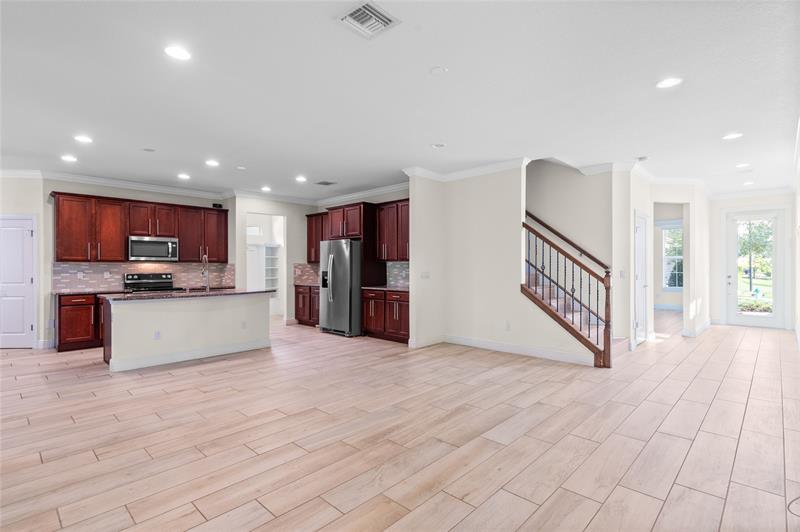 Image 6 of 36 For 4401 Large Leaf Ln